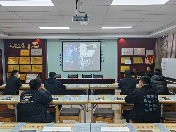 拍摄：任兴林  组织智能化钻机厂家开展讲座.jpg